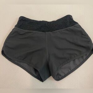 Rabbit Charcoal Pocket Shorts 4” Size Small